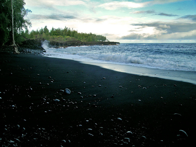 Top 6 Amazing Black Sand Hawaiian Beaches - YourAmazingPlaces.com