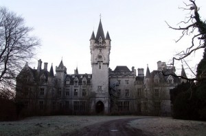 9 Of The Most Beautiful Abandoned Castles Around The World ...