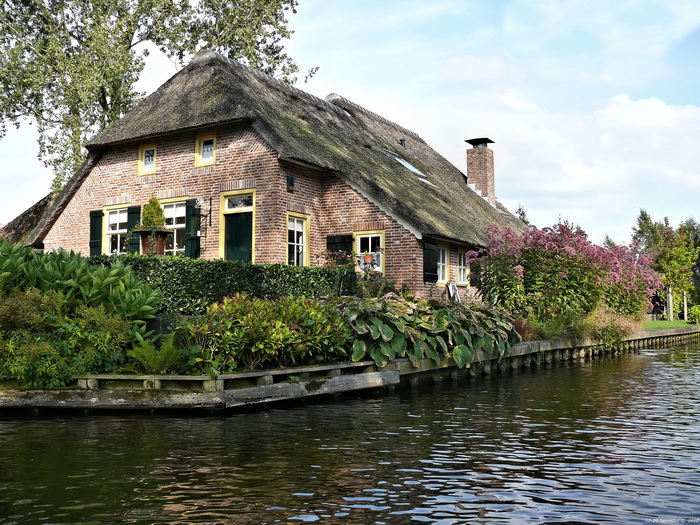19 Amazing Pictures of Giethoorn: Village Without Roads ...