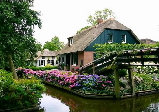 19 Amazing Pictures of Giethoorn: Village Without Roads ...