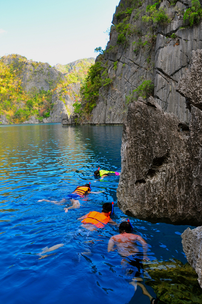 Озера филиппин. Озеро Барракуда Филиппины. Barracuda Lake Coron. Barracuda Lake Coron Philippines. Озеро Барракуда Филиппины фото.