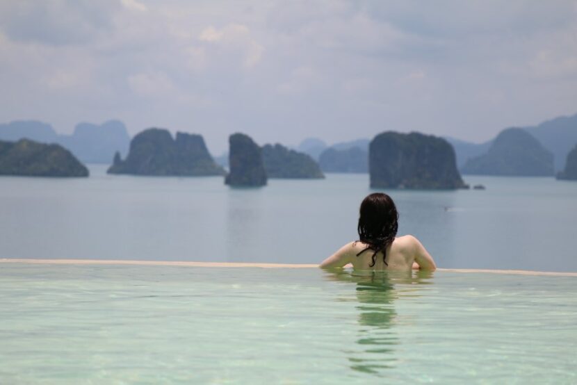 9 Breathtaking Infinity Pools Around the World