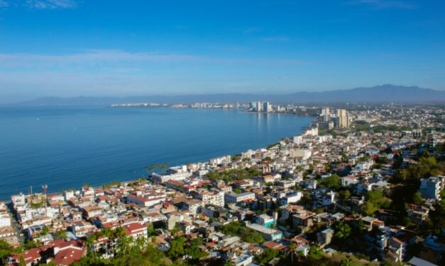 Discover Puerto Vallarta: Top 4 Essential Travel Tips for a Luxurious Experience